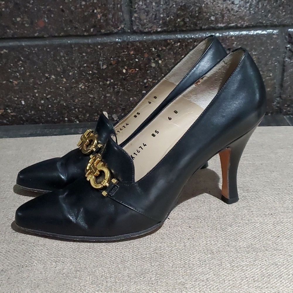 SALVATORE FERRAGAMO BLACK HEELS GOLD GANCINI HORSE BIT LEATHER OLD MONEY LUXURY - Picture 5 of 12